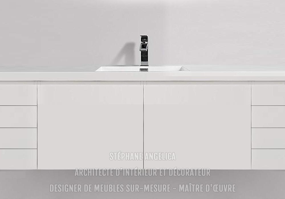 Une vasque simple de salle de bain